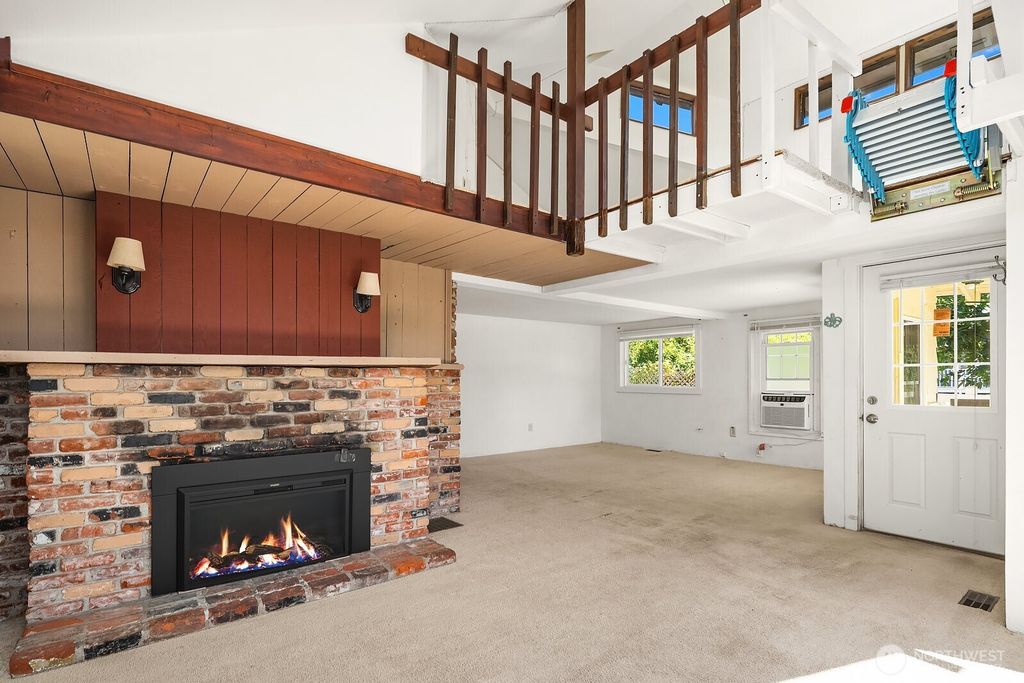 Image 9 of property listing at 2728 60th Avenue SE, Mercer Island, WA 98040