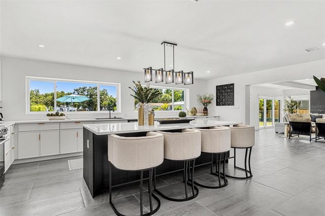 380 COLONY POINT ROAD S, St Petersburg, FL 33705