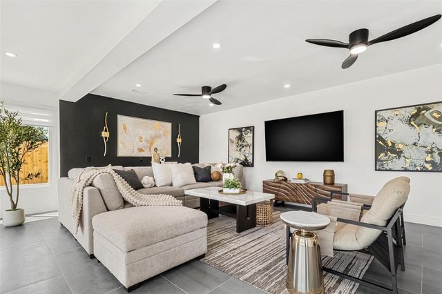 380 COLONY POINT ROAD S, St Petersburg, FL 33705