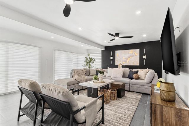 380 COLONY POINT ROAD S, St Petersburg, FL 33705