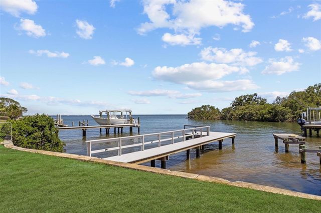 380 COLONY POINT ROAD S, St Petersburg, FL 33705