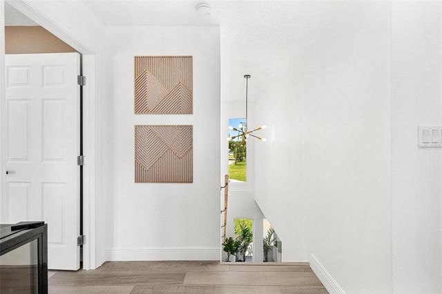 380 COLONY POINT ROAD S, St Petersburg, FL 33705