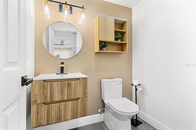 380 COLONY POINT ROAD S, St Petersburg, FL 33705