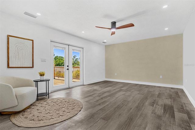 380 COLONY POINT ROAD S, St Petersburg, FL 33705