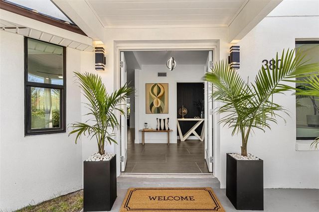 380 COLONY POINT ROAD S, St Petersburg, FL 33705