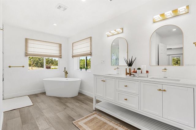 380 COLONY POINT ROAD S, St Petersburg, FL 33705