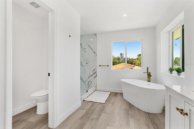 380 COLONY POINT ROAD S, St Petersburg, FL 33705