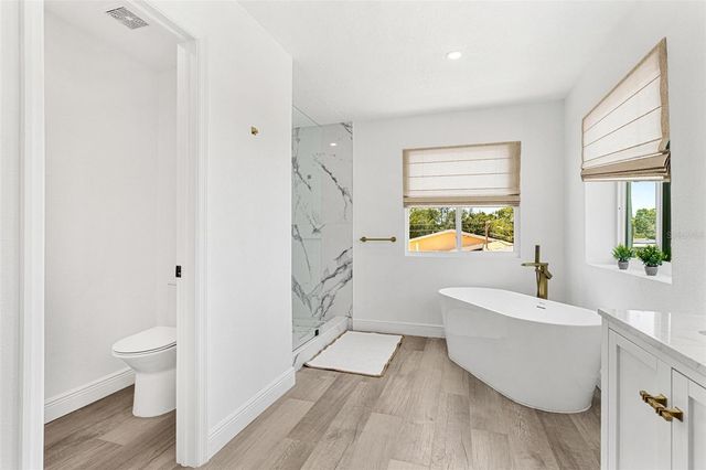 380 COLONY POINT ROAD S, St Petersburg, FL 33705