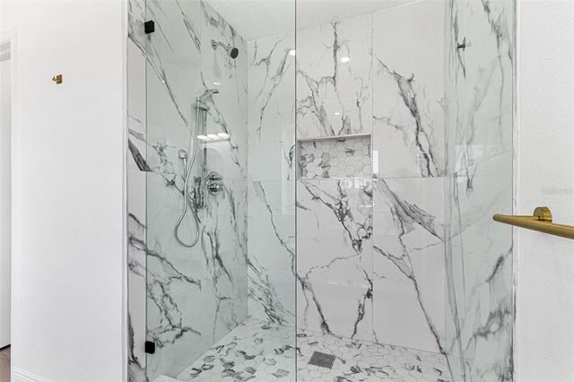 380 COLONY POINT ROAD S, St Petersburg, FL 33705