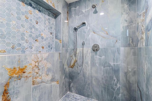 380 COLONY POINT ROAD S, St Petersburg, FL 33705