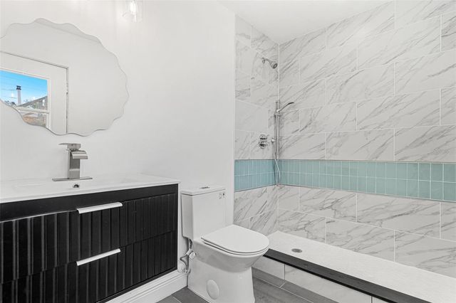 380 COLONY POINT ROAD S, St Petersburg, FL 33705