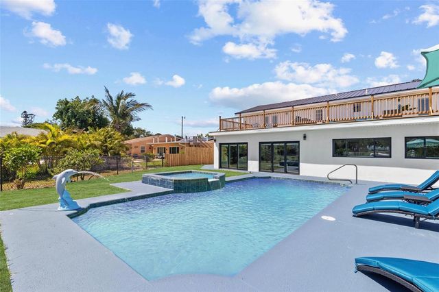 380 COLONY POINT ROAD S, St Petersburg, FL 33705