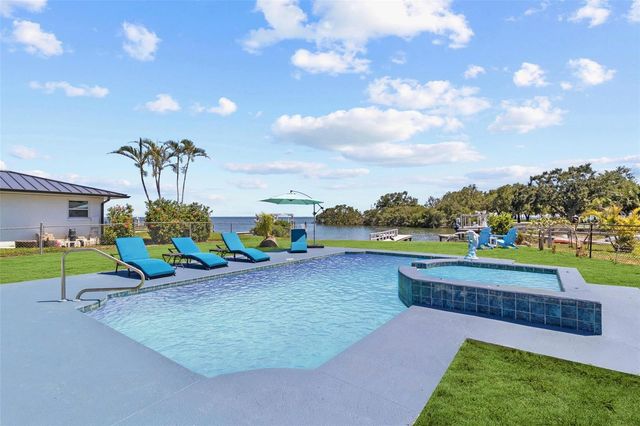 380 COLONY POINT ROAD S, St Petersburg, FL 33705