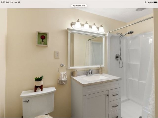 96 Washburn Avenue, Wellesley, MA 02481