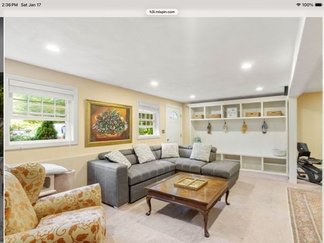 96 Washburn Avenue, Wellesley, MA 02481