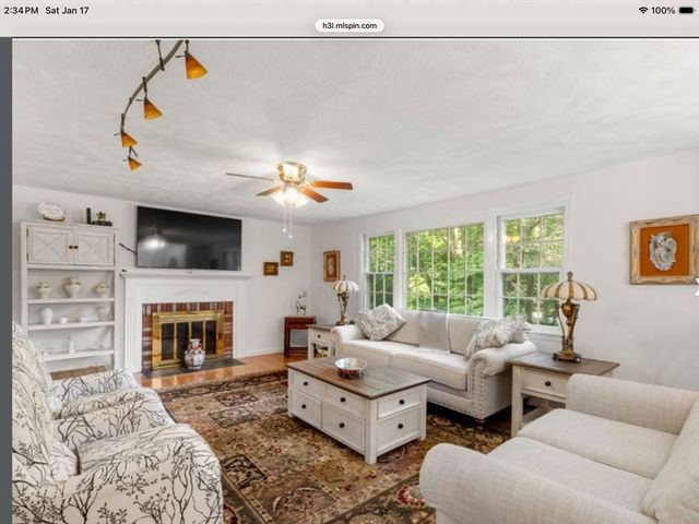 96 Washburn Avenue, Wellesley, MA 02481