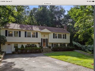 96 Washburn Avenue, Wellesley, MA 02481