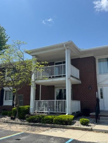 2100 Fort Street H-5, Trenton, MI 48183