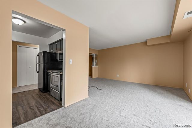 2100 Fort Street H-5, Trenton, MI 48183