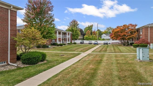 2100 Fort Street H-5, Trenton, MI 48183