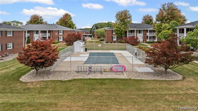 2100 Fort Street H-5, Trenton, MI 48183