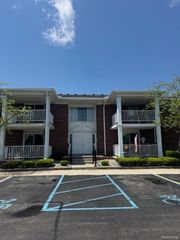 2100 Fort Street H-5, Trenton, MI 48183