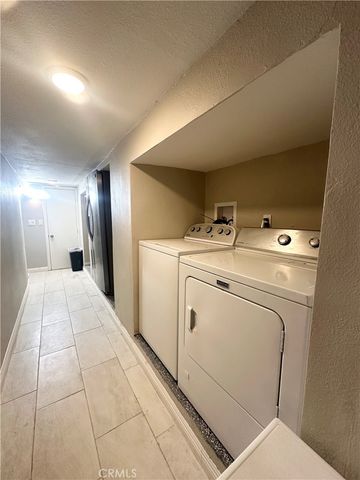 976 E Edgecomb B, Covina, CA 91724