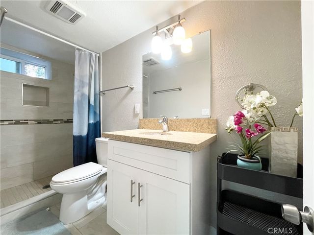 976 E Edgecomb B, Covina, CA 91724