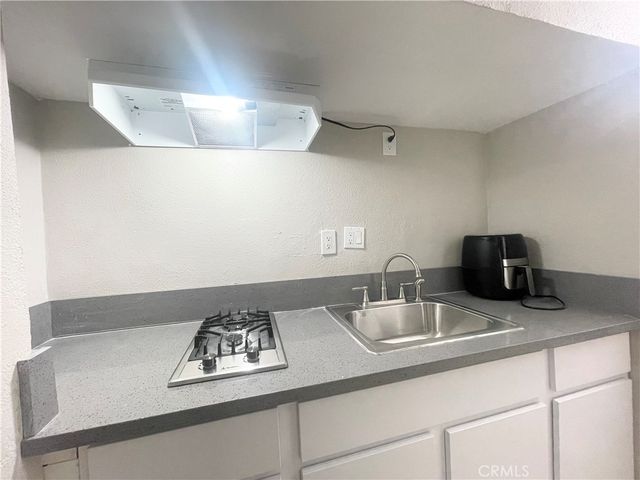 976 E Edgecomb B, Covina, CA 91724