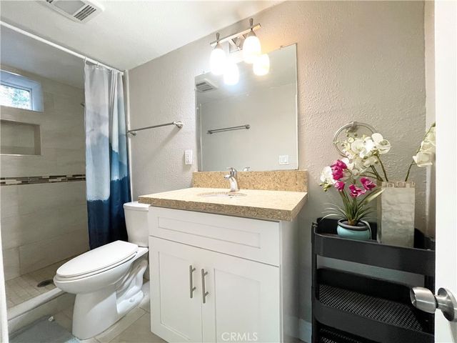 976 E Edgecomb B, Covina, CA 91724