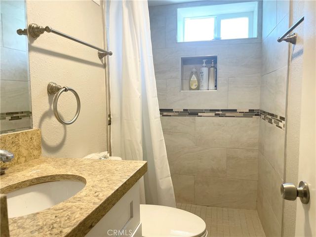 976 E Edgecomb B, Covina, CA 91724