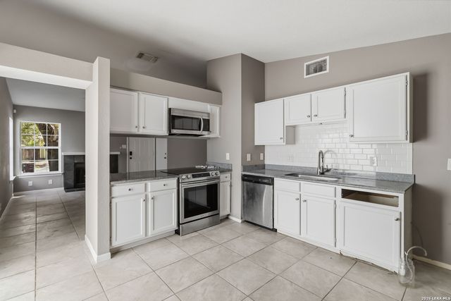 2823 CHERRY FIELD DR, San Antonio, TX 78245