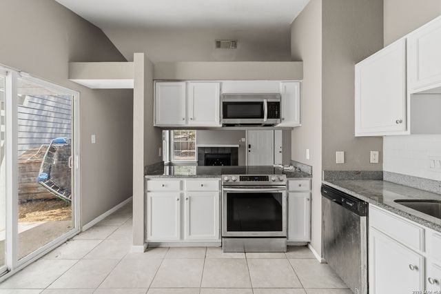 2823 CHERRY FIELD DR, San Antonio, TX 78245