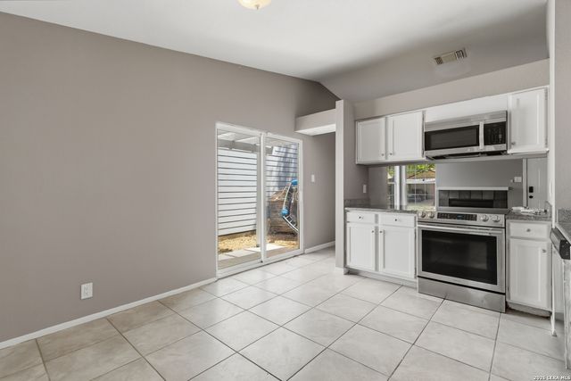 2823 CHERRY FIELD DR, San Antonio, TX 78245