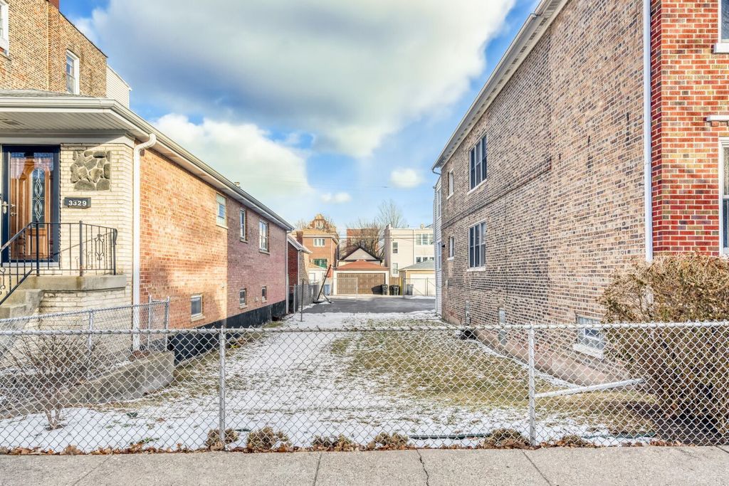 3331 S Emerald Avenue, Chicago, IL 60616