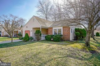 105 LAKEBRIDGE DR, Deptford, NJ 08096