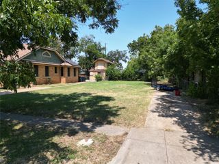 909 E Mulkey Street, Fort Worth, TX 76104