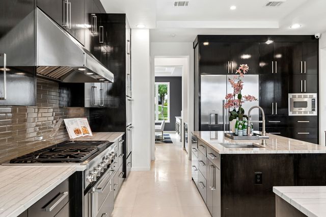1013 Excalibur Boulevard, Lewisville, TX 75056