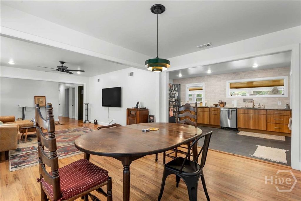 Image 10 of property listing at 3111 Wright Street, Savannah, GA 31404