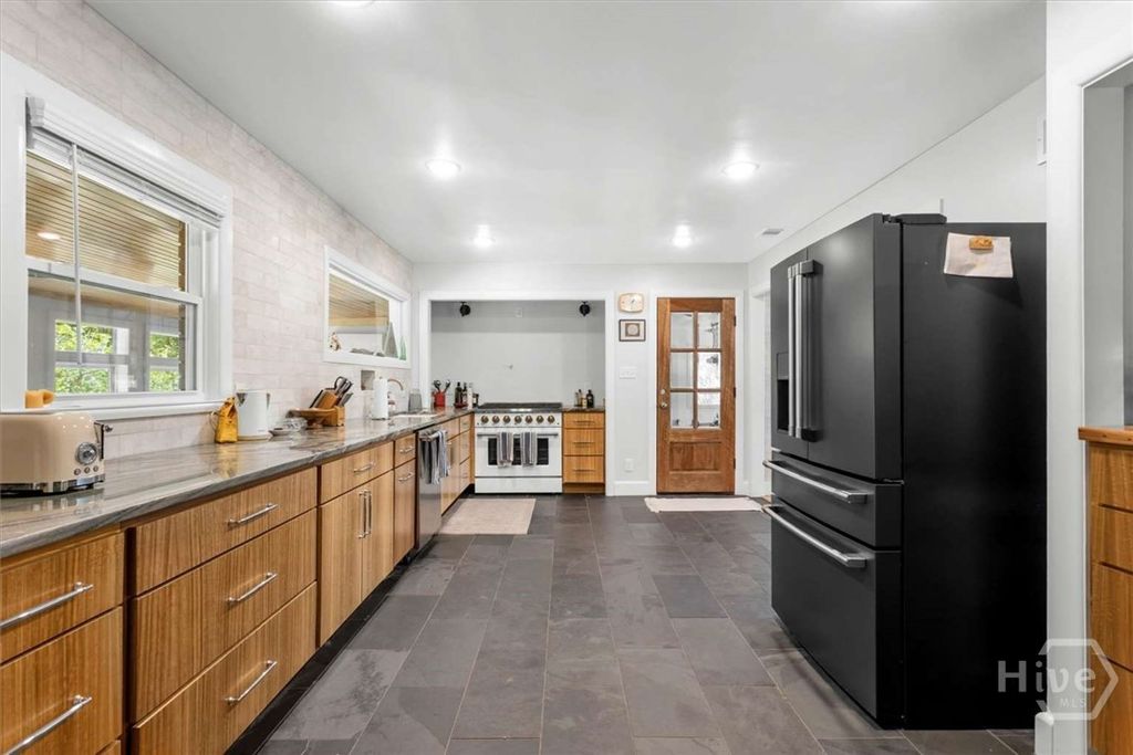 Image 12 of property listing at 3111 Wright Street, Savannah, GA 31404