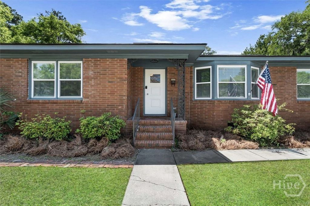 Image 3 of property listing at 3111 Wright Street, Savannah, GA 31404