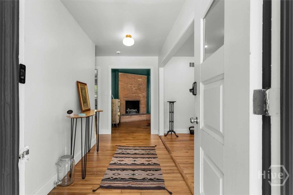 Image 4 of property listing at 3111 Wright Street, Savannah, GA 31404