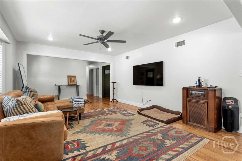 Image 8 of property listing at 3111 Wright Street, Savannah, GA 31404