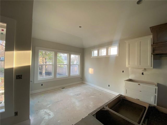 2512 Somerset Drive, Prairie Village, KS 66208