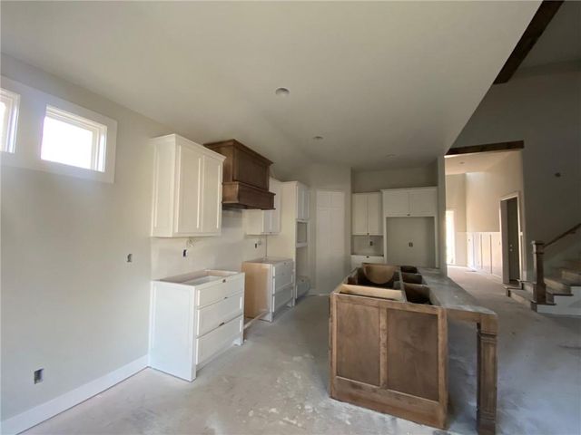 2512 Somerset Drive, Prairie Village, KS 66208