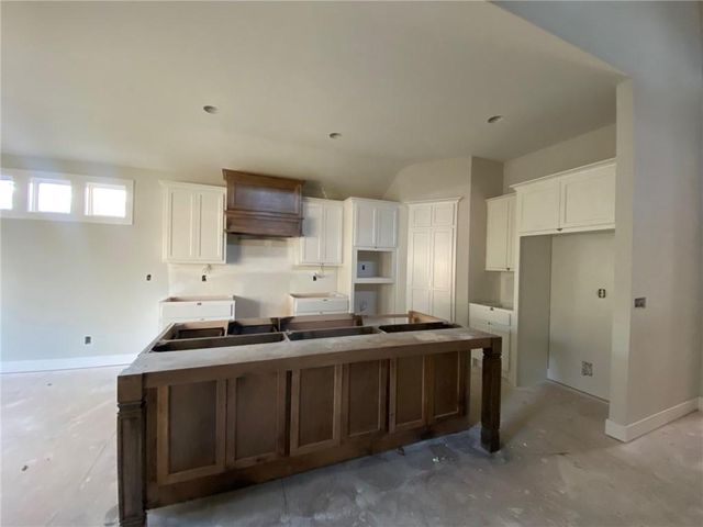 2512 Somerset Drive, Prairie Village, KS 66208