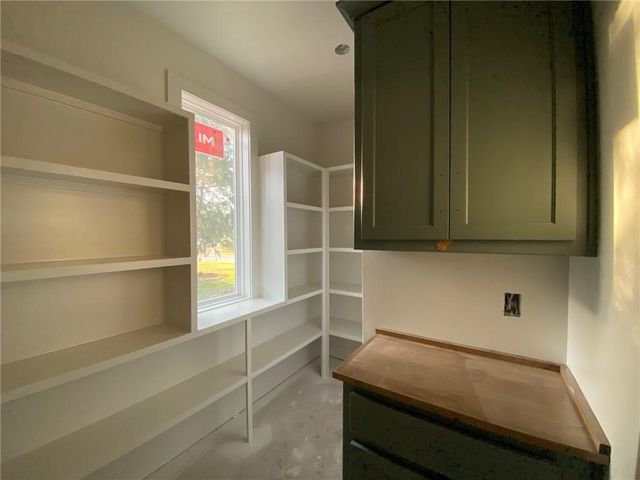 2512 Somerset Drive, Prairie Village, KS 66208