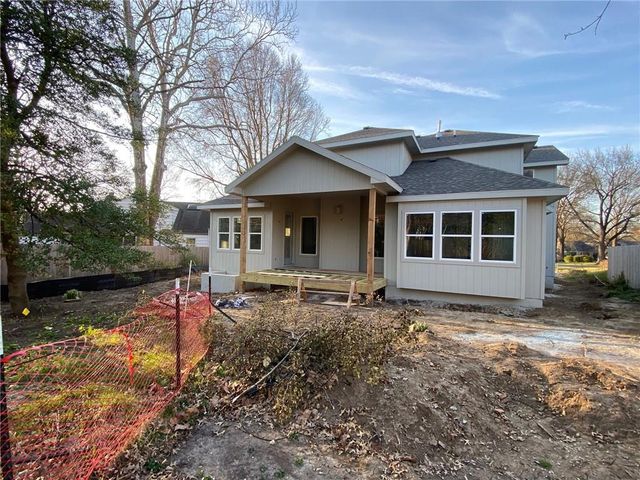 2512 Somerset Drive, Prairie Village, KS 66208