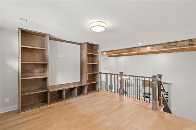 2512 Somerset Drive, Prairie Village, KS 66208