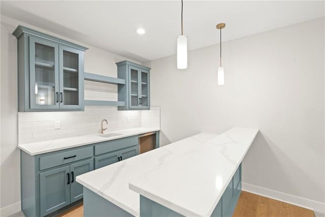 2512 Somerset Drive, Prairie Village, KS 66208